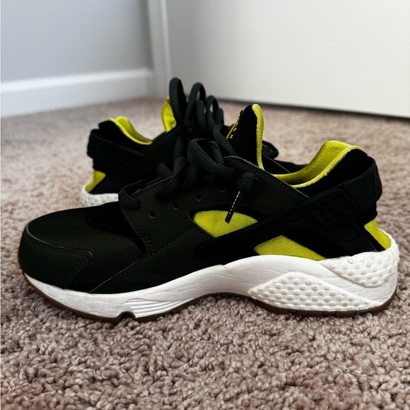 Wmns Air Huarache Run 'Carbon Green' - Picture 2 of 3
